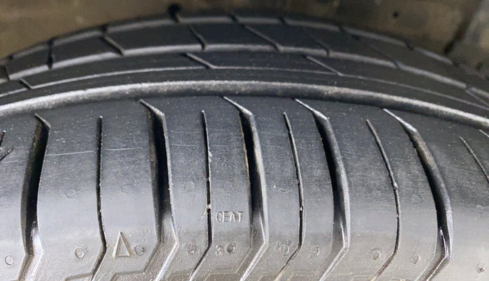 2015 Maruti Ertiga VXI, Petrol, Manual, 50,143 km, Right Front Tyre Tread