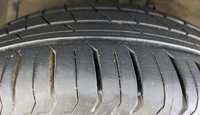 2015 Maruti Ertiga VXI, Petrol, Manual, 50,143 km, Left Front Tyre Tread
