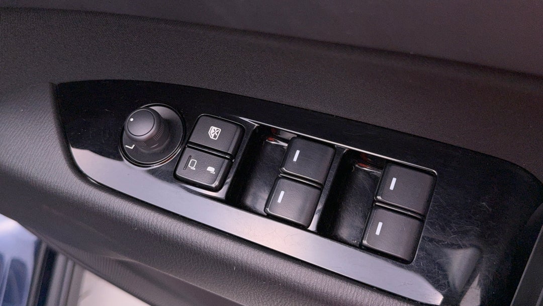 2024 Mazda CX-5 G25 Maxx Sport (FWD), Automatic, 17670 km, Drivers Side Door Panel Controls