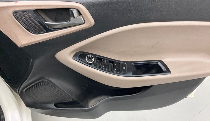 2015 Hyundai Elite i20 MAGNA 1.4 CRDI, Diesel, Manual, 42,471 km, Driver Side Door Panels Control