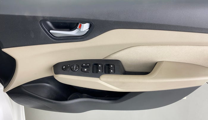 2017 Hyundai Verna 1.6 SX VTVT, Petrol, Manual, 24,434 km, Driver Side Door Panels Control