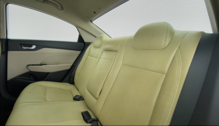 2017 Hyundai Verna 1.6 SX VTVT, Petrol, Manual, 24,434 km, Right Side Rear Door Cabin