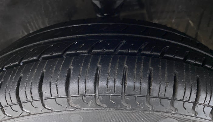 2016 Maruti Alto 800 LXI, Petrol, Manual, 29,837 km, Left Front Tyre Tread