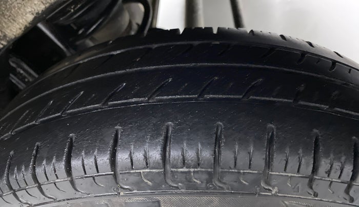 2016 Maruti Alto 800 LXI, Petrol, Manual, 29,837 km, Left Rear Tyre Tread