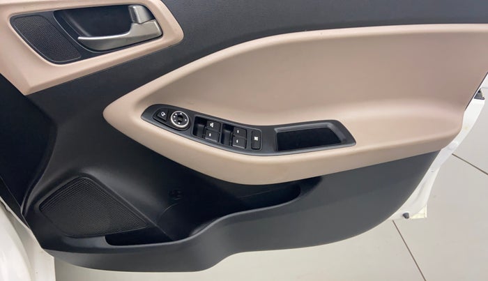 2016 Hyundai Elite i20 1.4 CRDI ASTA (O), Diesel, Manual, 45,565 km, Driver Side Door Panels Controls