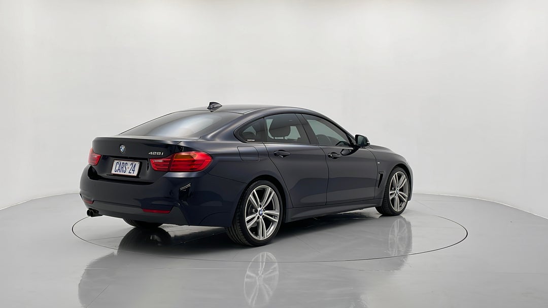 Right Back Diagonal (45- Degree) View