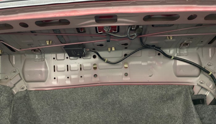 2018 Honda Amaze 1.2L I-VTEC S, Petrol, Manual, 29,722 km, Dicky (Boot door) - Boot space light has minor damage