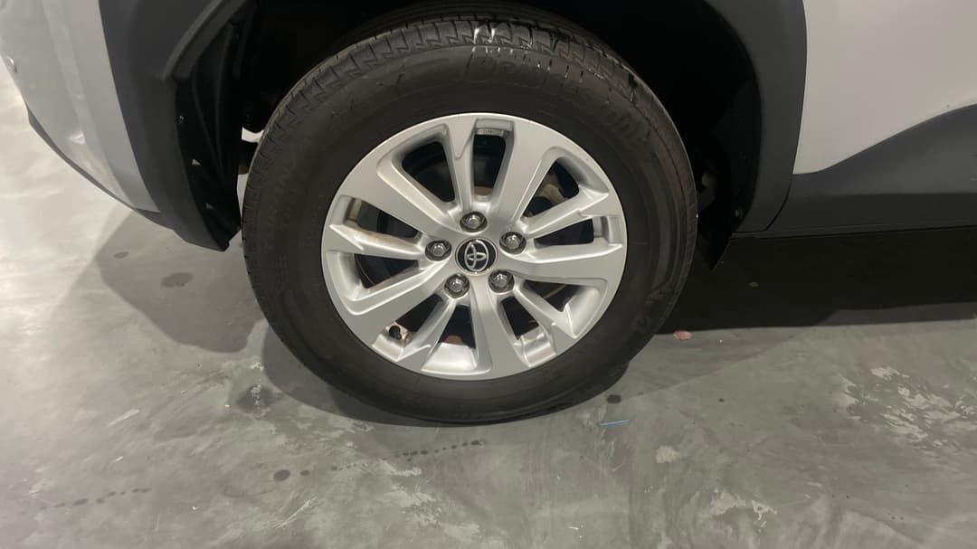 2023 Toyota Yaris Cross Gx Hybrid, Automatic, 40199 km, Right Rear Wheel