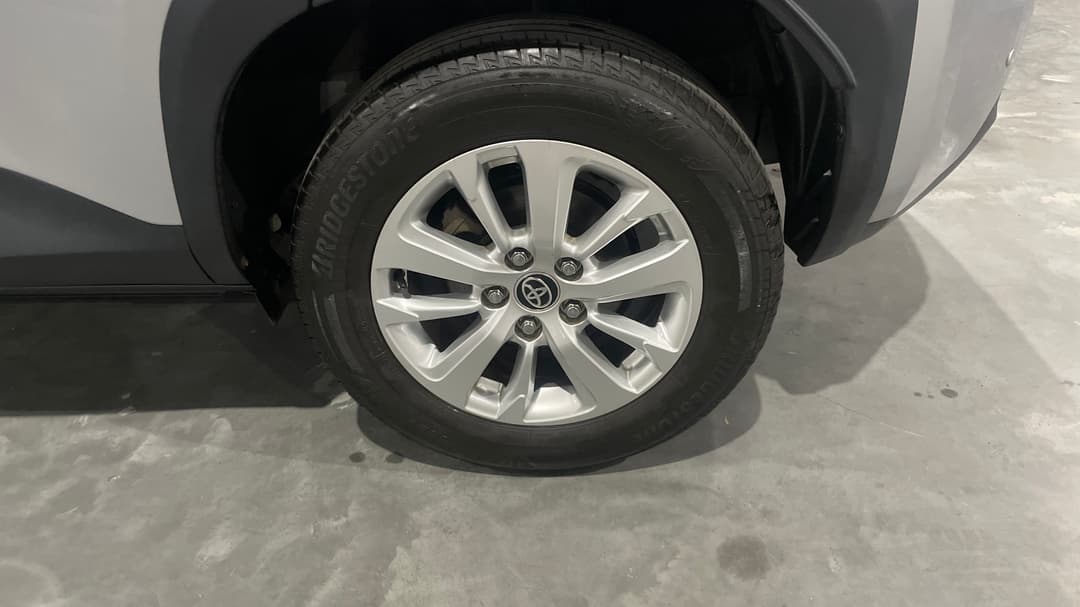 2023 Toyota Yaris Cross Gx Hybrid, Automatic, 40199 km, Left Rear Wheel