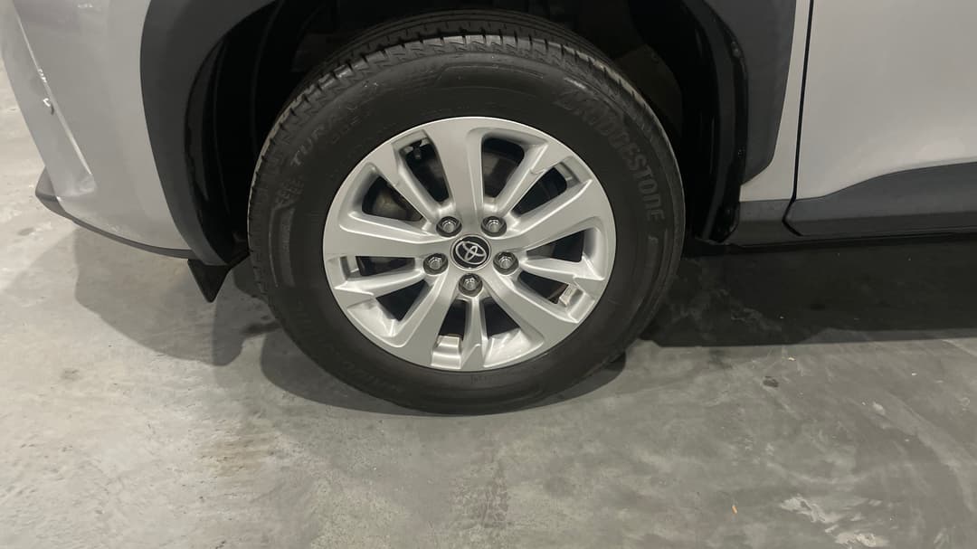 2023 Toyota Yaris Cross Gx Hybrid, Automatic, 40199 km, Left Front Wheel
