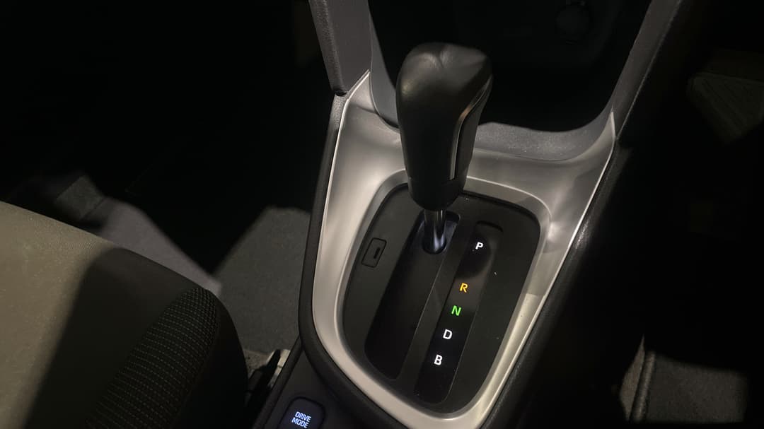 2023 Toyota Yaris Cross Gx Hybrid, Automatic, 40199 km, Gear Lever 