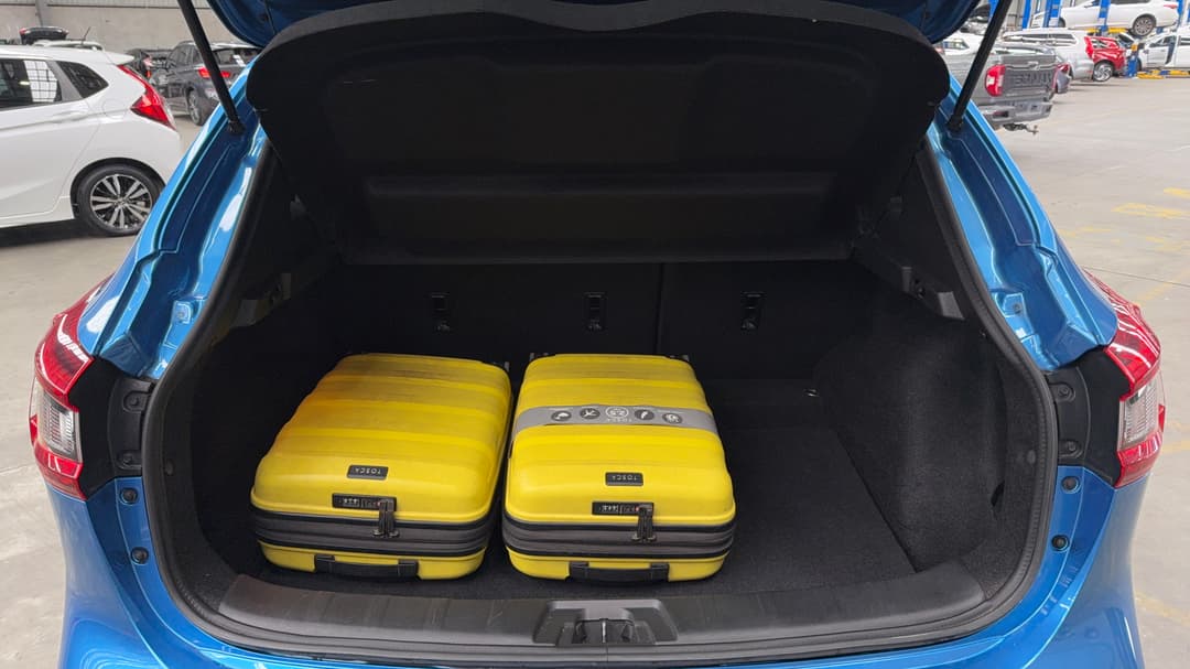 2018 Nissan Qashqai St-l, Automatic, 135350 km, Boot Inside View with Luggage