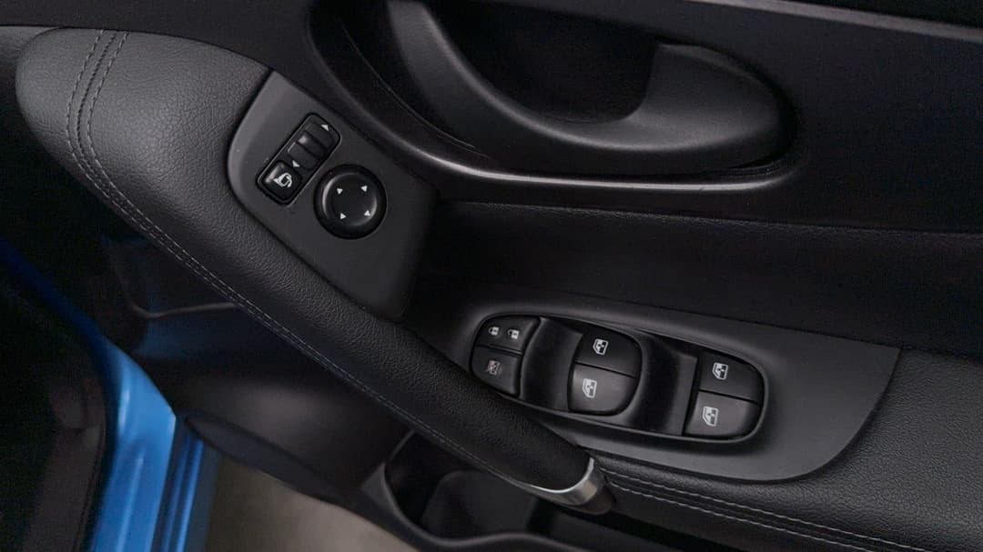 2018 Nissan Qashqai St-l, Automatic, 135350 km, Drivers Side Door Panel Controls