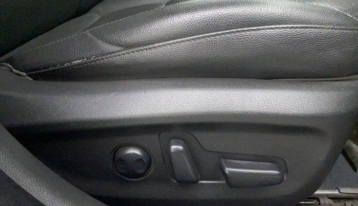 2017 Hyundai New Elantra 2.0 SX(O) AT PETROL, Petrol, Automatic, 98,056 km, Driver Side Adjustment Panel