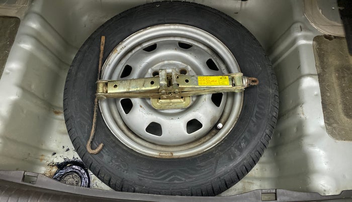 2013 Hyundai Santro Xing GL PLUS, Petrol, Manual, 79,937 km, Dicky (Boot door) - Tool missing