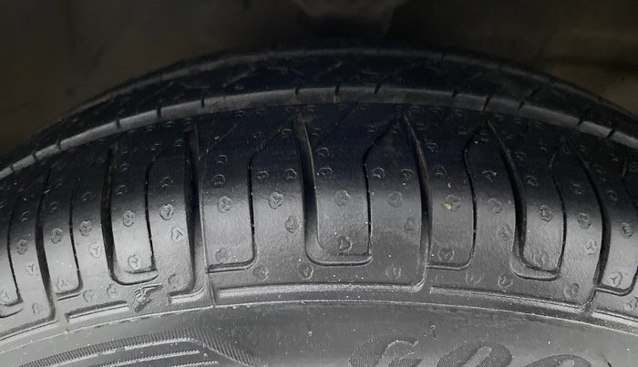 2013 Hyundai Santro Xing GL PLUS, Petrol, Manual, 79,937 km, Right Front Tyre Tread