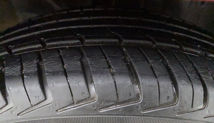 2017 Datsun Redi Go T (O), Petrol, Manual, 21,938 km, Right Front Tyre Tread