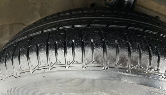 2014 Maruti Ciaz VDI PLUS, Diesel, Manual, 62,760 km, Right Front Tyre Tread