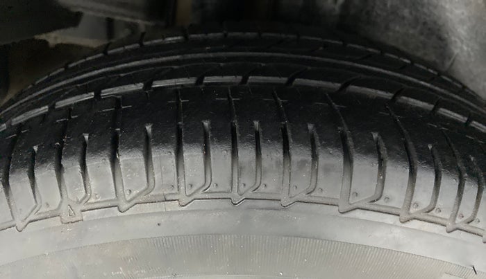 2014 Maruti Ciaz VDI PLUS, Diesel, Manual, 62,760 km, Right Rear Tyre Tread