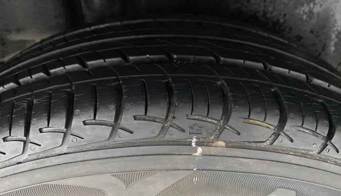 2015 Maruti Ciaz VXI PLUS, Petrol, Manual, 5,689 km, Right Rear Tyre Tread