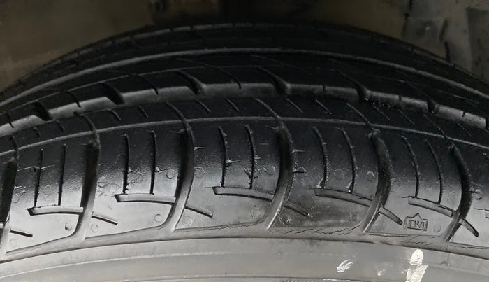 2015 Maruti Ciaz VXI PLUS, Petrol, Manual, 5,689 km, Right Front Tyre Tread