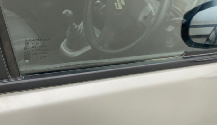 2010 Maruti Ritz ZXI, Petrol, Manual, 66,194 km, Driver-side door - Weather strip has minor damage