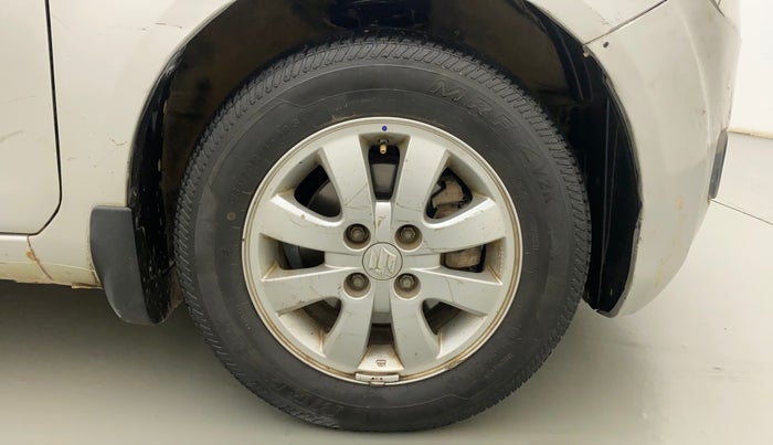 2010 Maruti Ritz ZXI, Petrol, Manual, 66,194 km, Right Front Wheel