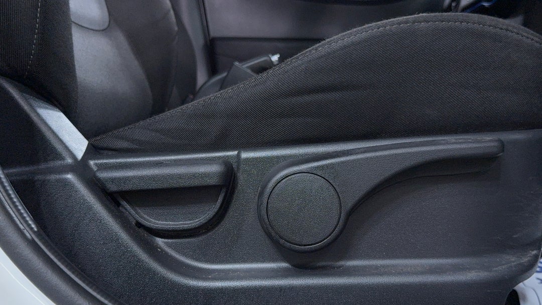 2015 Hyundai I20 Active, Automatic, 115762 km, Drivers Side Adjustment Panel