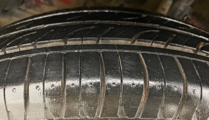 2017 Maruti Swift VXI OPT, Petrol, Manual, 64,382 km, Left Front Tyre Tread