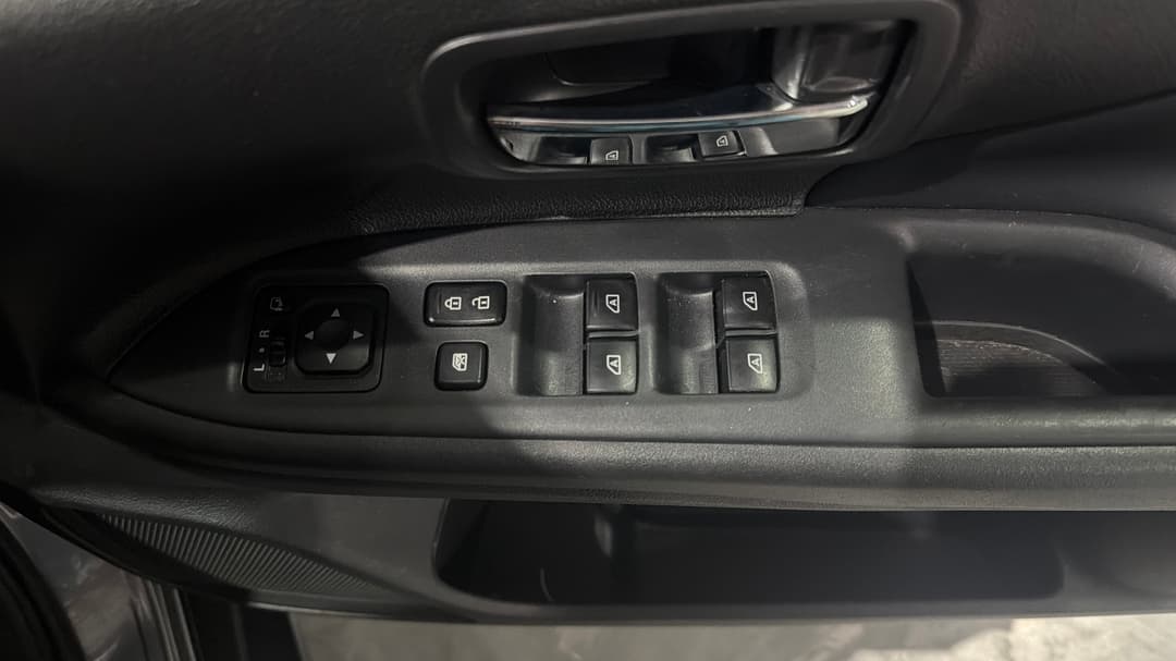 2019 Mitsubishi Outlander Ls 7 Seat (2WD), Automatic, 81336 km, Drivers Side Door Panel Controls