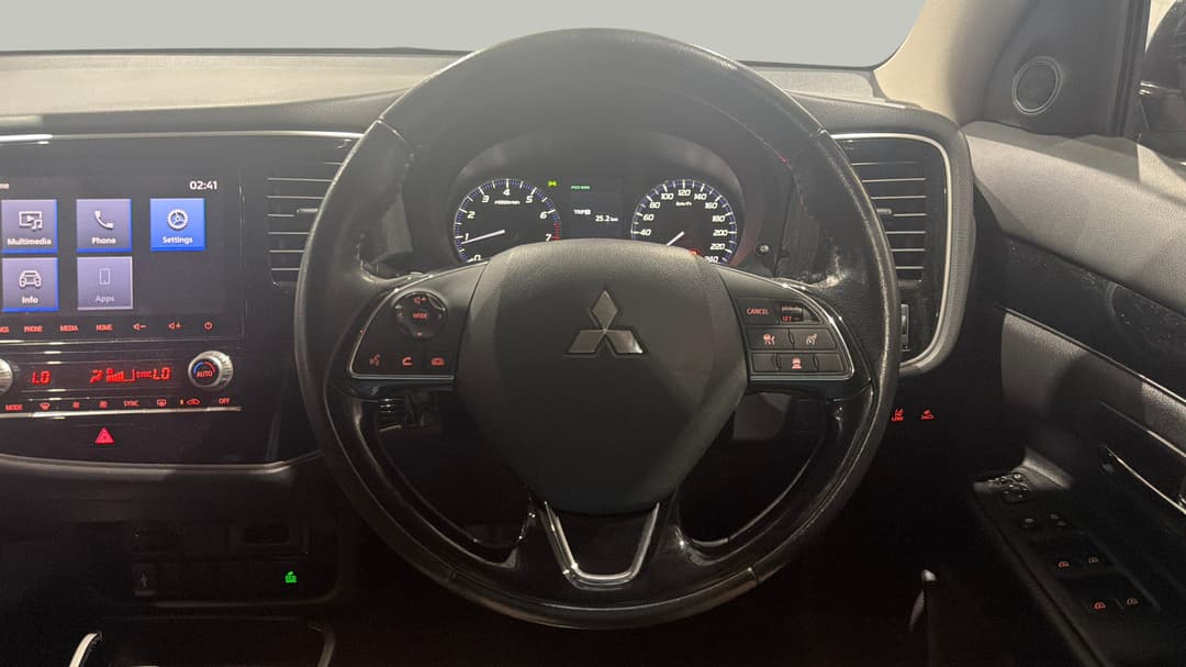 2019 Mitsubishi Outlander Ls 7 Seat (2WD), Automatic, 81336 km, Steering Wheel Close-up