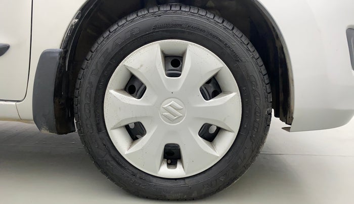 2017 Maruti Wagon R 1.0 LXI CNG, CNG, Manual, 52,191 km, Right Front Wheel