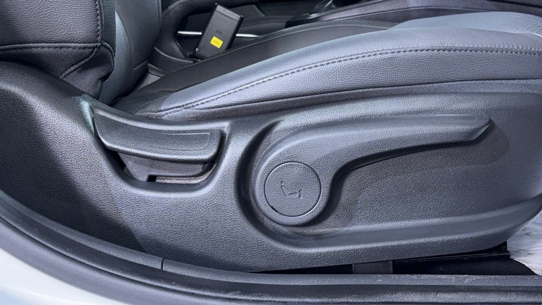 2017 Hyundai Elantra Elite 2.0 Mpi, Automatic, 22813 km, Drivers Side Adjustment Panel