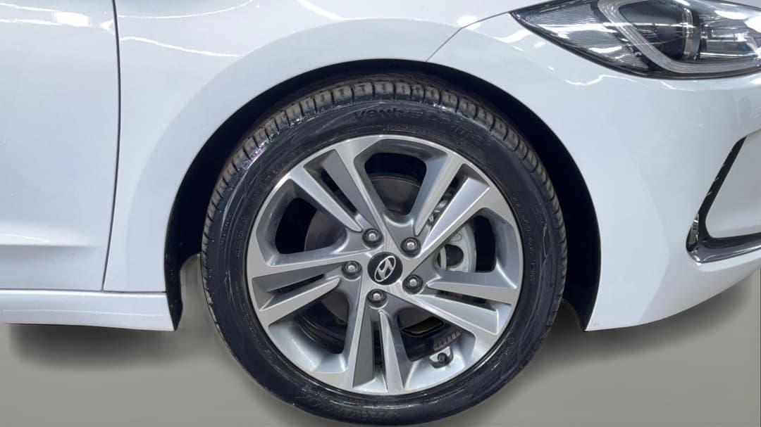 2017 Hyundai Elantra Elite 2.0 Mpi, Automatic, 22813 km, Right Front Wheel