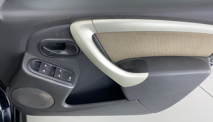 2014 Renault Duster RXL PETROL 104, Petrol, Manual, 52,771 km, Driver Side Door Panels Control