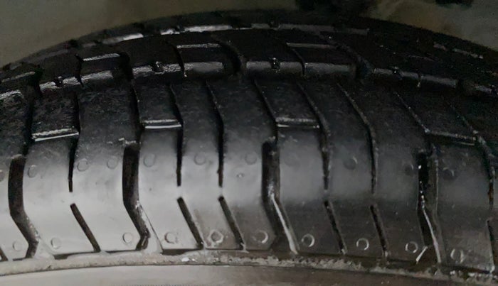 2012 Hyundai i10 SPORTZ 1.2 AT, Petrol, Automatic, 45,907 km, Right Front Tyre Tread