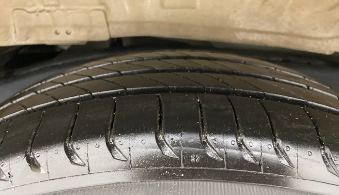 2018 Toyota Innova Crysta 2.8 ZX AT 7 STR, Diesel, Automatic, 53,474 km, Right Rear Tyre Tread