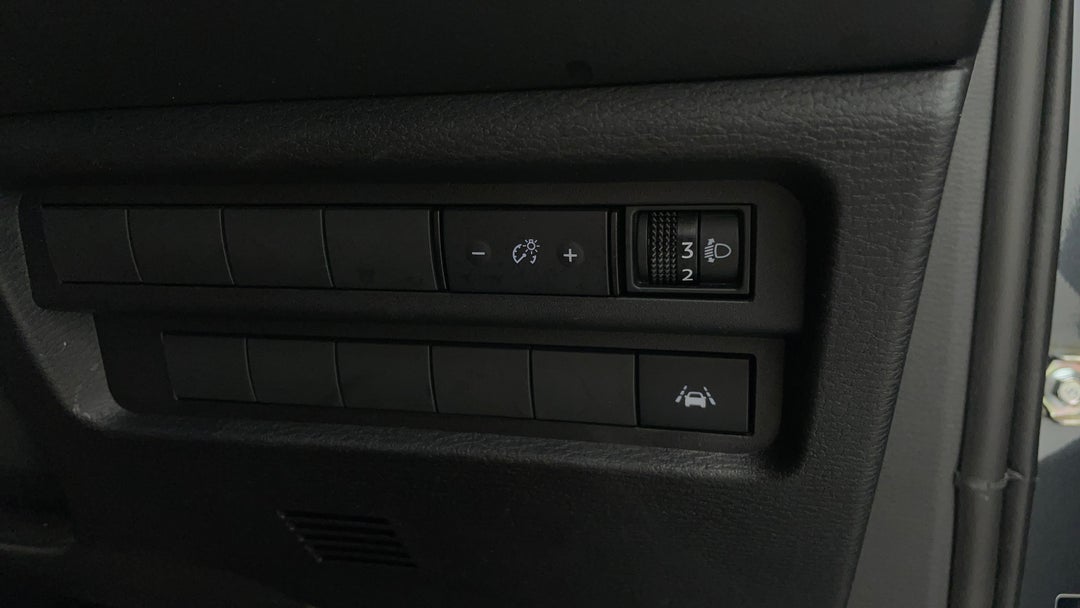 2024 Mitsubishi Outlander Es 7 Seat (2WD), Automatic, 26916 km, Utility Switches/Buttons