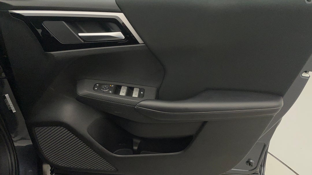 2024 Mitsubishi Outlander Es 7 Seat (2WD), Automatic, 26916 km, Speaker View