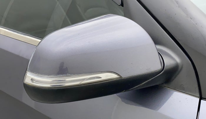 2017 Hyundai Creta SX PLUS 1.6 PETROL, Petrol, Manual, 1,05,384 km, Right rear-view mirror - Indicator light has minor damage