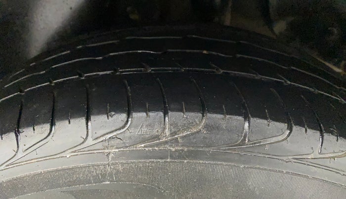 2017 Hyundai Creta SX PLUS 1.6 PETROL, Petrol, Manual, 1,05,384 km, Left Rear Tyre Tread