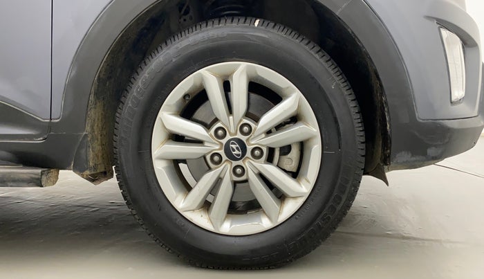 2017 Hyundai Creta SX PLUS 1.6 PETROL, Petrol, Manual, 1,05,384 km, Right Front Wheel