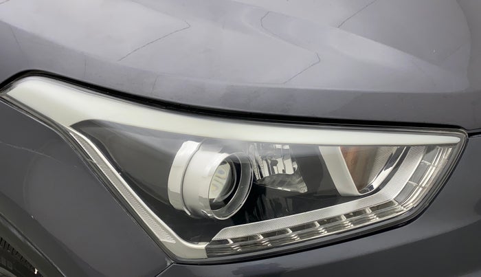 2017 Hyundai Creta SX PLUS 1.6 PETROL, Petrol, Manual, 1,05,384 km, Right headlight - Minor scratches