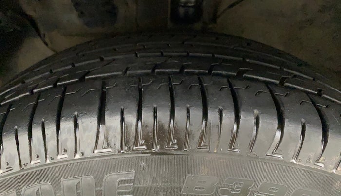 2017 Hyundai Creta SX PLUS 1.6 PETROL, Petrol, Manual, 1,05,384 km, Left Front Tyre Tread