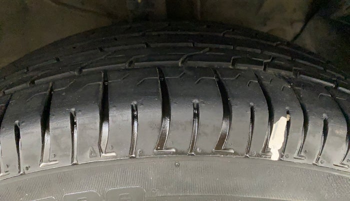 2017 Hyundai Creta SX PLUS 1.6 PETROL, Petrol, Manual, 1,05,384 km, Right Front Tyre Tread