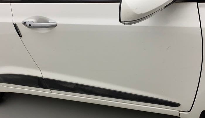 2015 Hyundai Grand i10 ASTA 1.1 CRDI, Diesel, Manual, 1,21,650 km, Driver-side door - Minor scratches