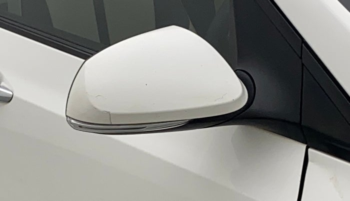 2015 Hyundai Grand i10 ASTA 1.1 CRDI, Diesel, Manual, 1,21,650 km, Right rear-view mirror - Cover has minor damage