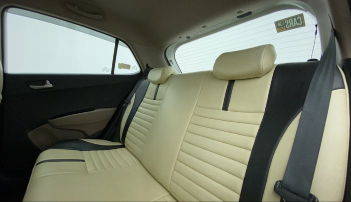 2015 Hyundai Grand i10 ASTA 1.1 CRDI, Diesel, Manual, 1,21,650 km, Right Side Rear Door Cabin