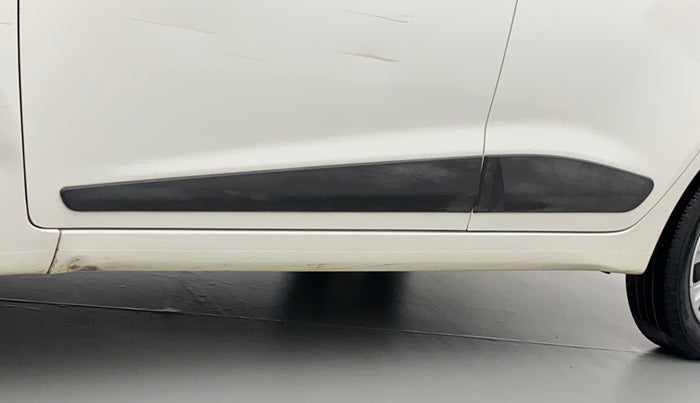 2015 Hyundai Grand i10 ASTA 1.1 CRDI, Diesel, Manual, 1,21,650 km, Left running board - Minor scratches
