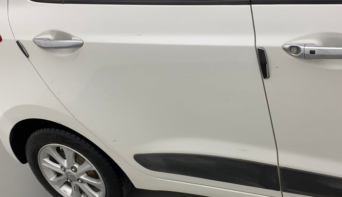 2015 Hyundai Grand i10 ASTA 1.1 CRDI, Diesel, Manual, 1,21,650 km, Right rear door - Minor scratches